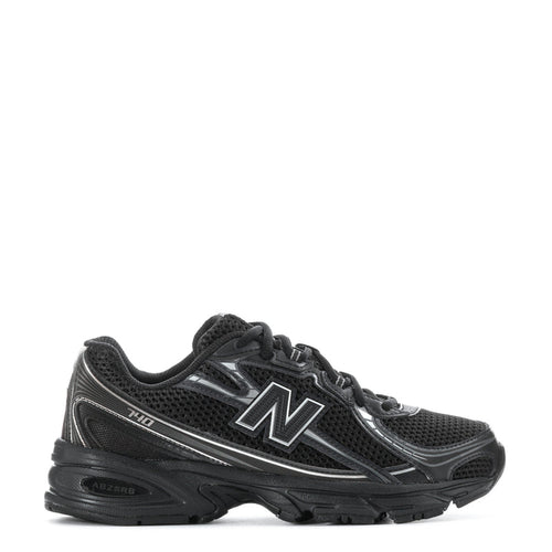 Youth black lace-up sneakers with silver N logo and chunky rubber sole