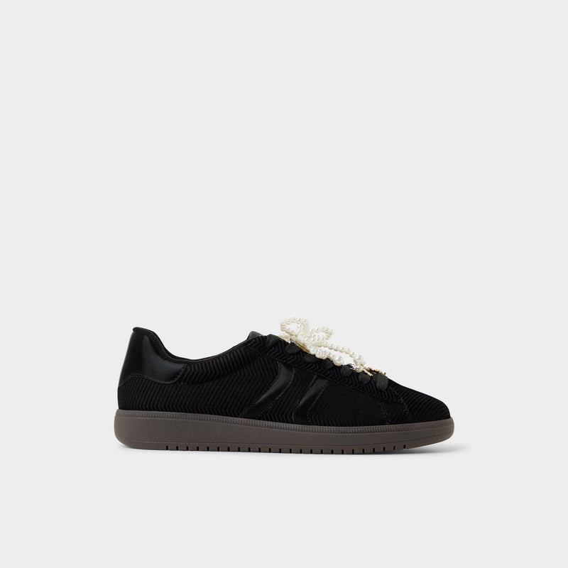 Chicsneaker2