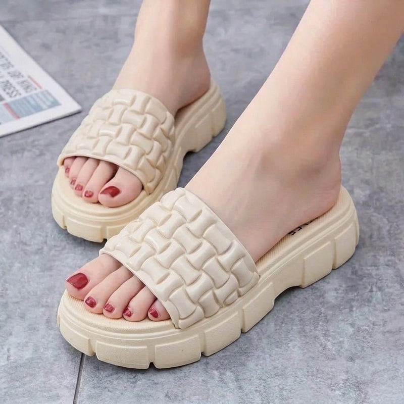 M011722 slipper
